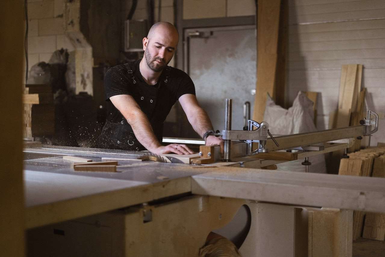 man using table saw